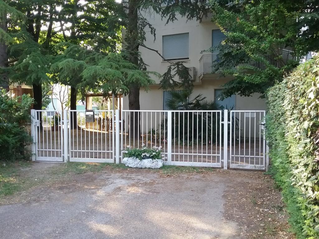 Casa Marialuigia - Appartamenti Solo Per Famiglie Lido di Jesolo Exterior photo